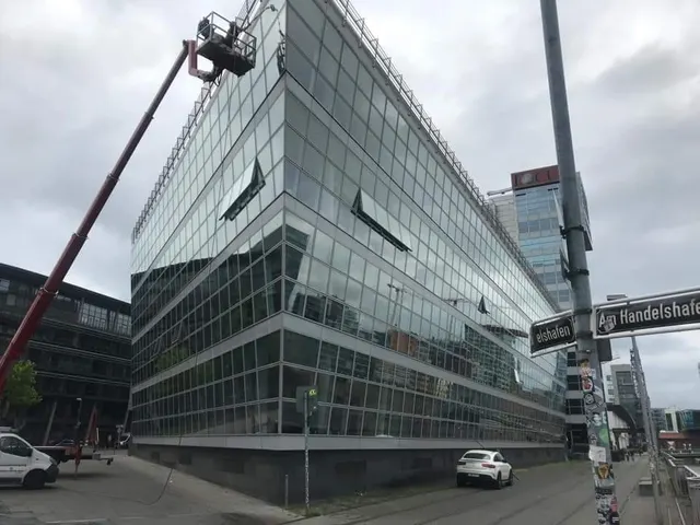 Glasfassadenreinigung Projekt in Deutschland