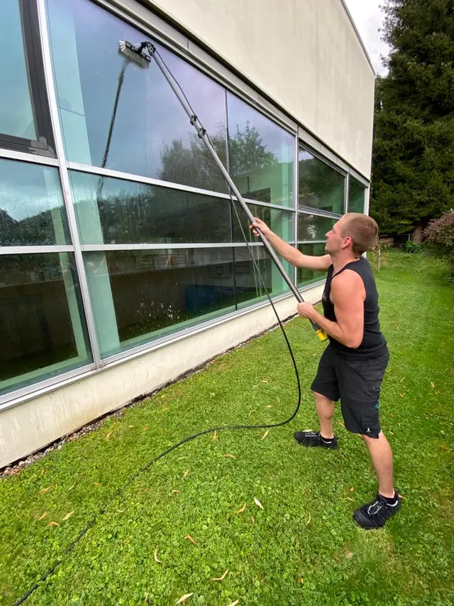 Glasfassadenreinigung Turnhalle in Weiler