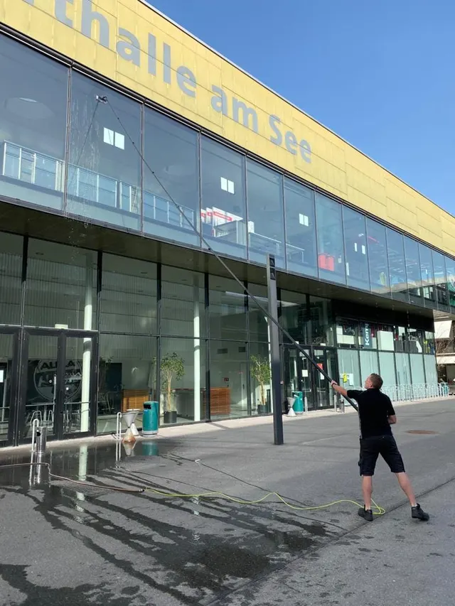 Glasreinigung Sporthalle am See in Hard
